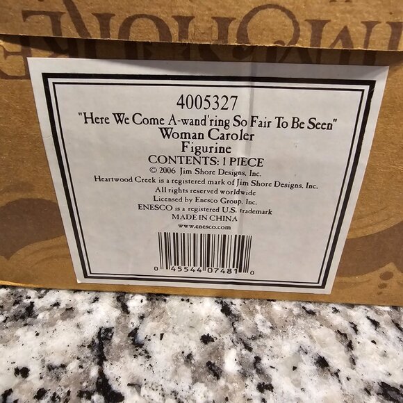 Jim Shore Heartwood Creek Carolers - Picture 10 of 16